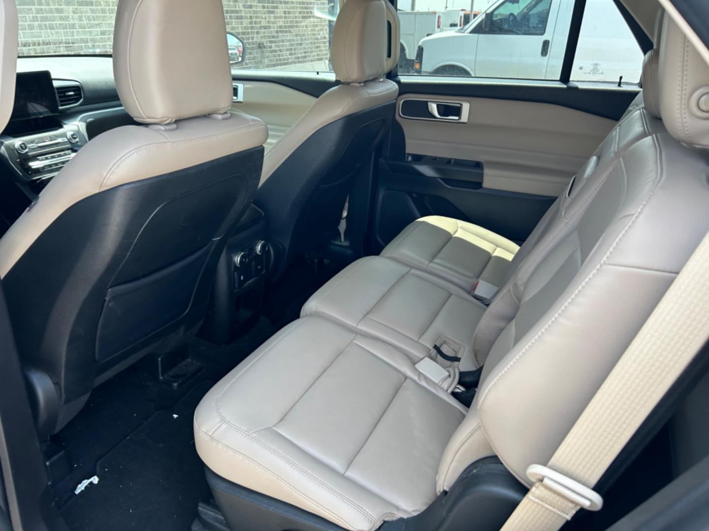 2020 White Ford Explorer XLT AWD (1FMSK8DHXLG) with an 2.3L L4 DOHC 16V engine, 10A transmission, located at 1687 Business 35 S, New Braunfels, TX, 78130, (830) 625-7159, 29.655487, -98.051491 - Photo#12